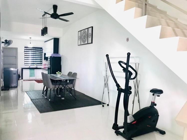 Chempaka Homestay Seri Iskandar Exteriör bild