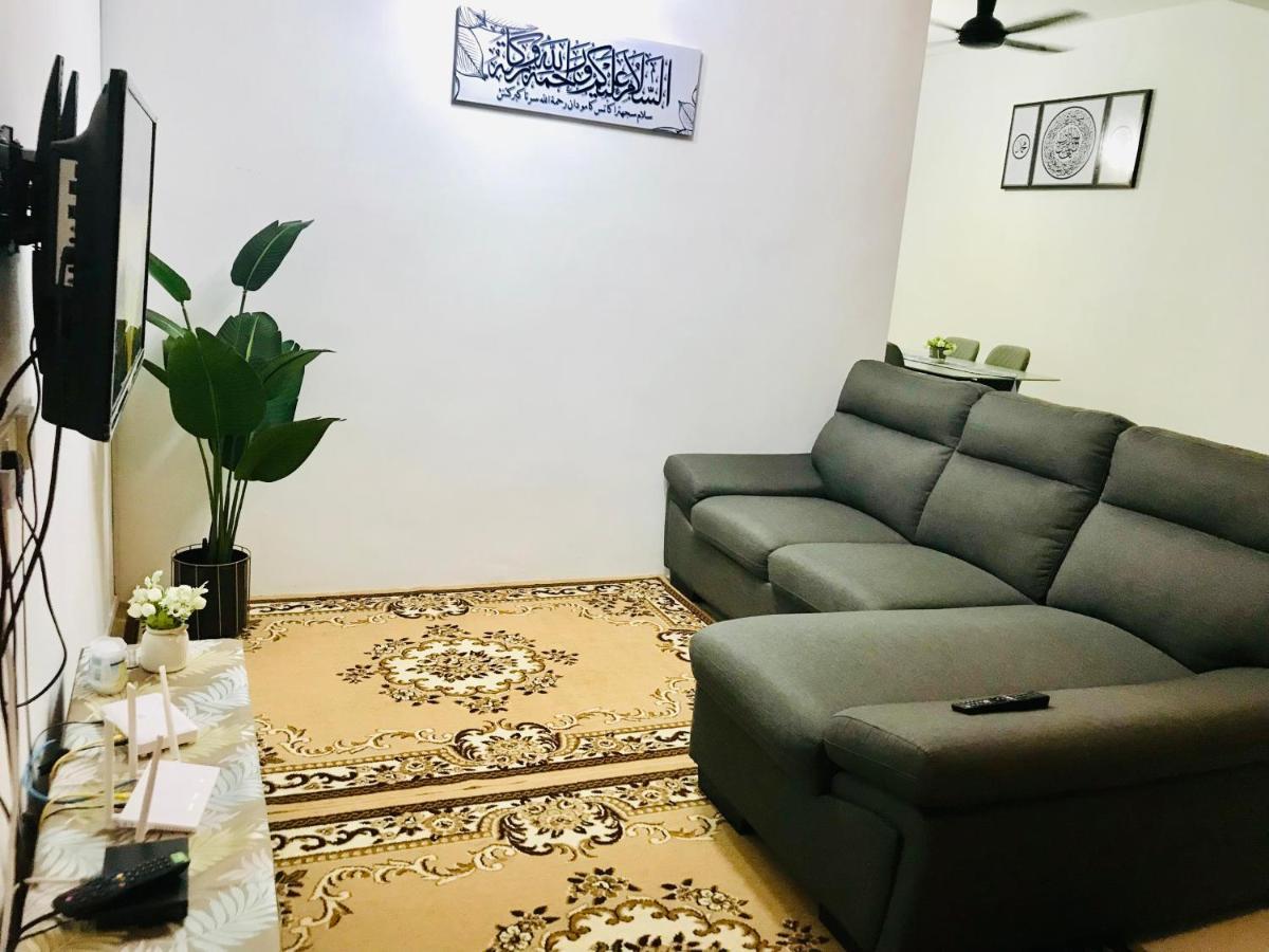 Chempaka Homestay Seri Iskandar Exteriör bild