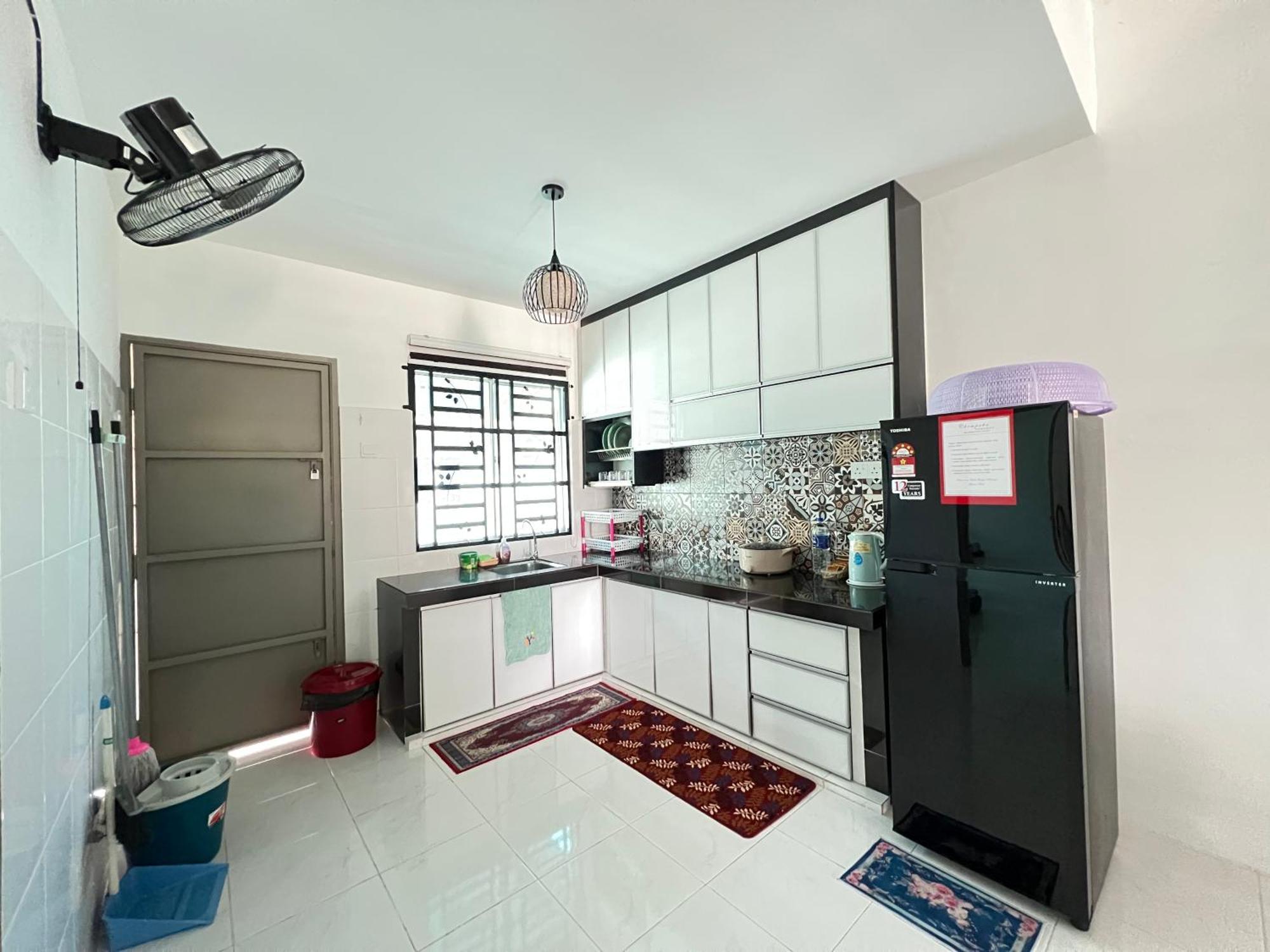 Chempaka Homestay Seri Iskandar Exteriör bild