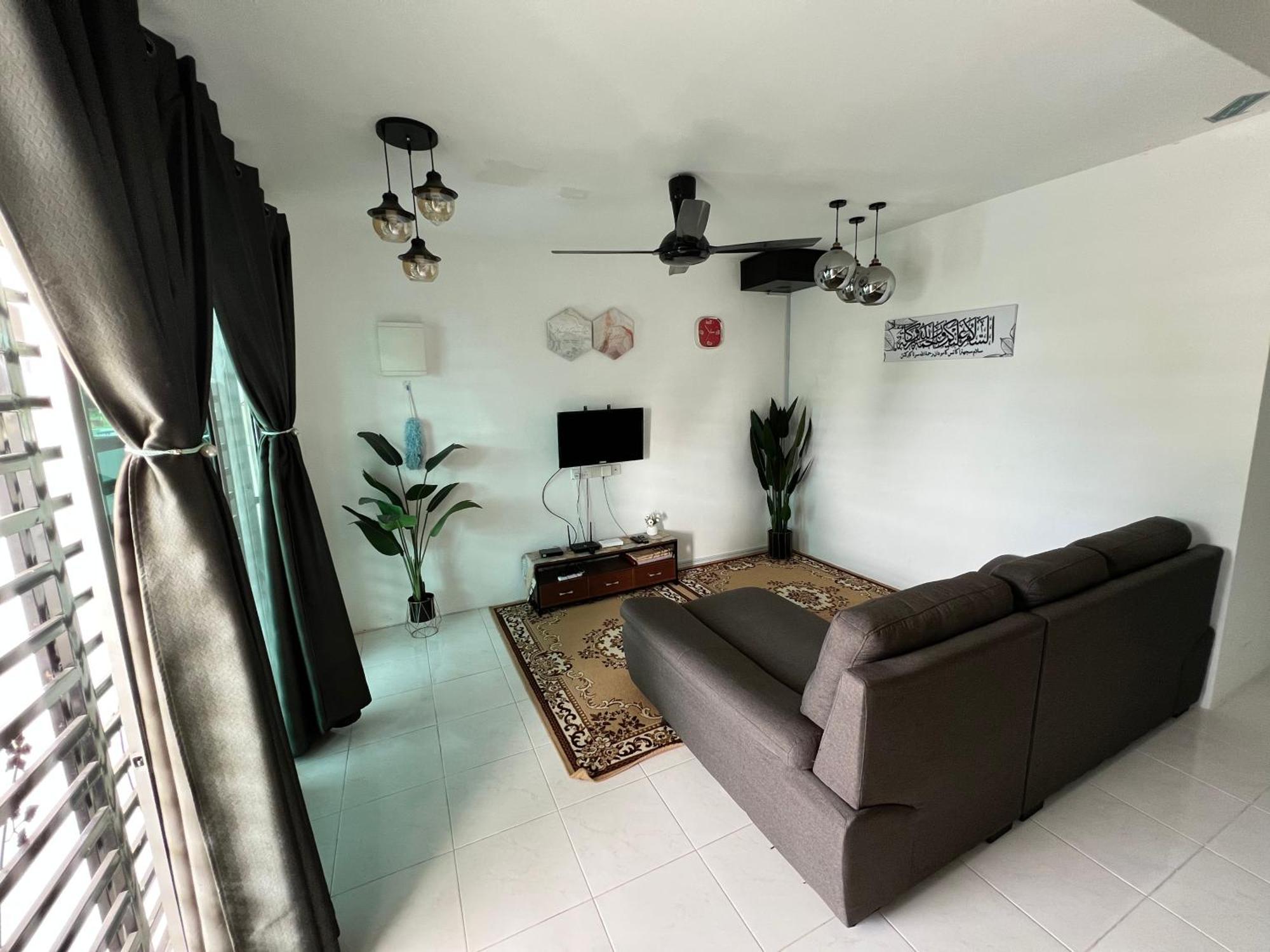 Chempaka Homestay Seri Iskandar Exteriör bild